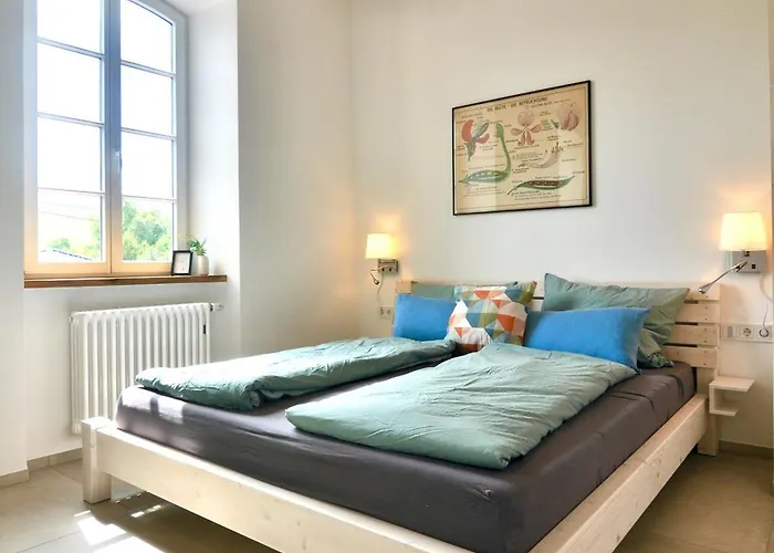 Alte Schule Mit Moderner - Lesestube