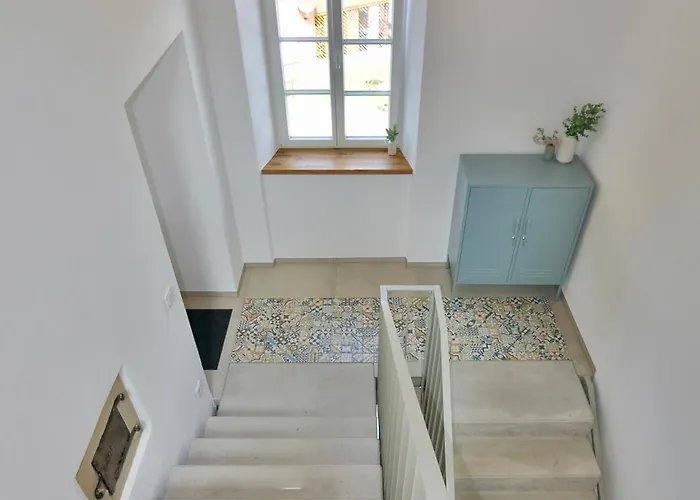 Alte Schule Mit Moderner - Lesestube